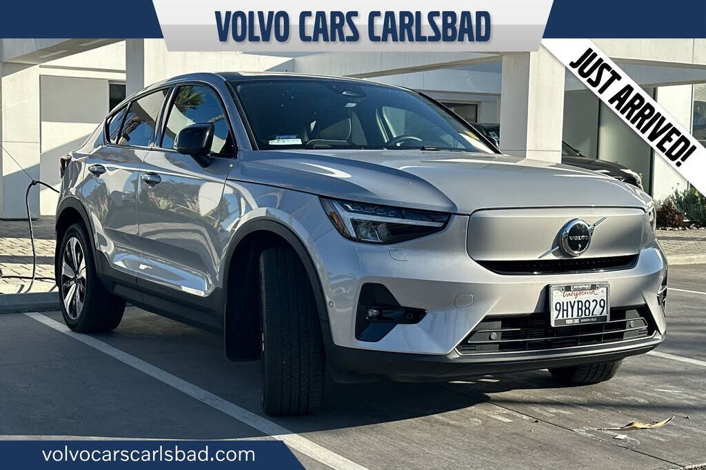 2023 VOLVO C40