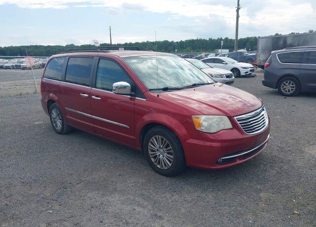 2014 CHRYSLER Town and Country