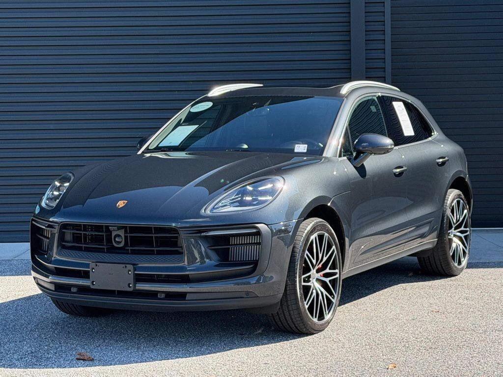 2025 PORSCHE Macan