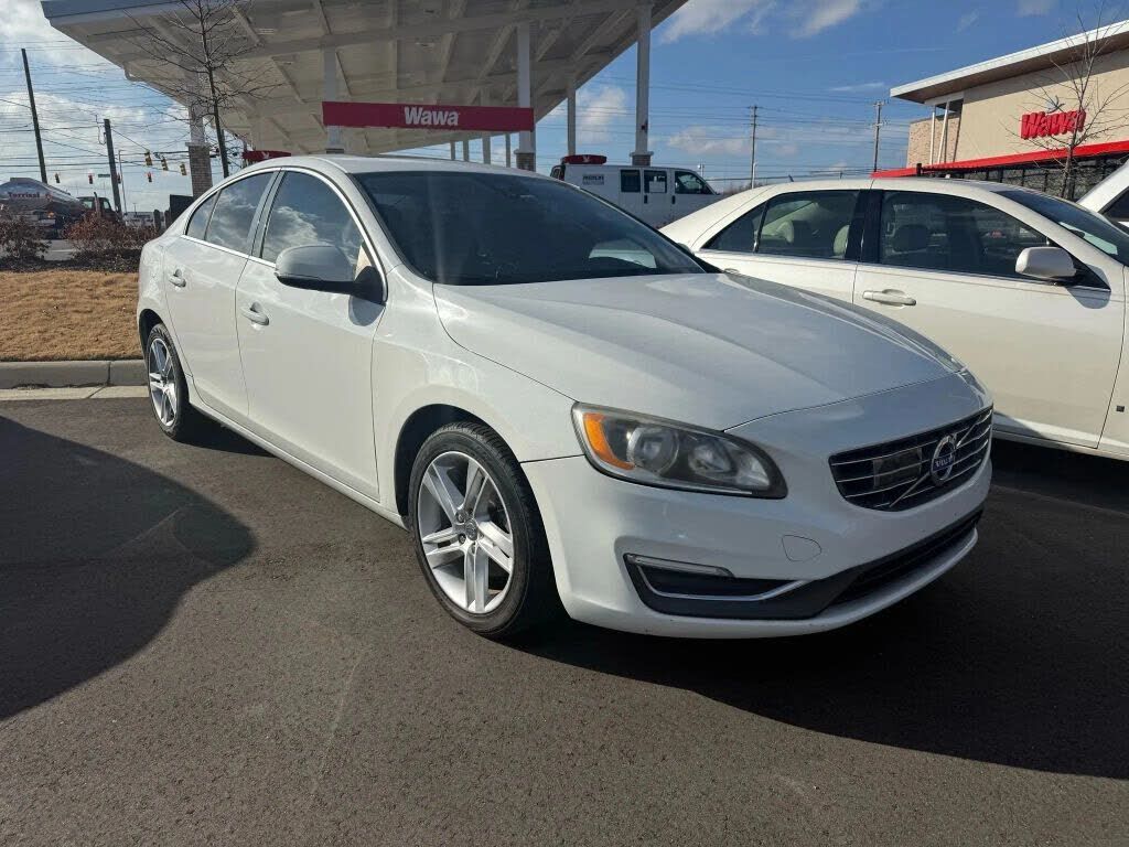 2015 VOLVO S60