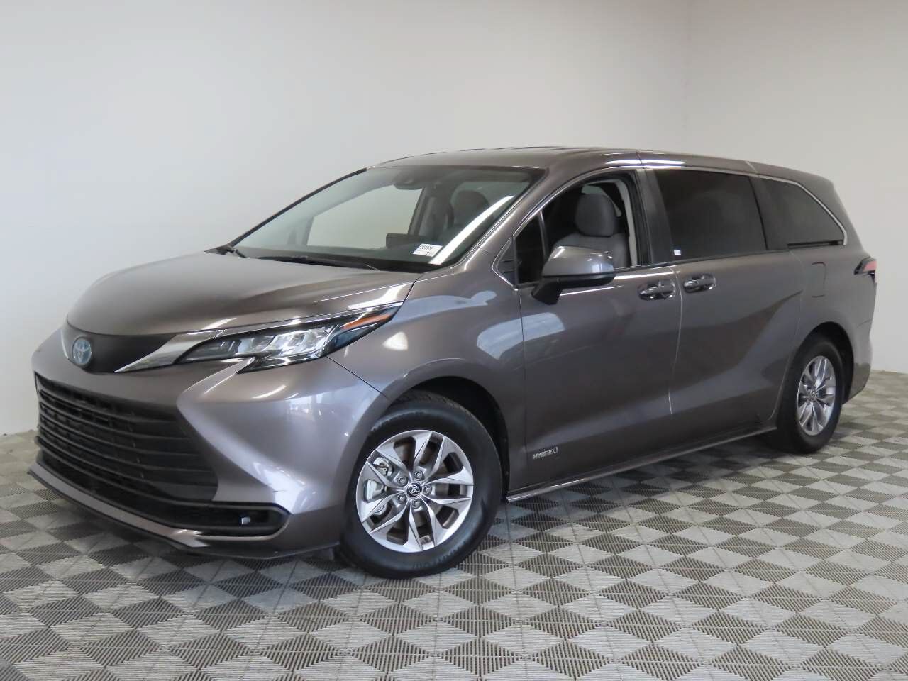 2021 TOYOTA Sienna