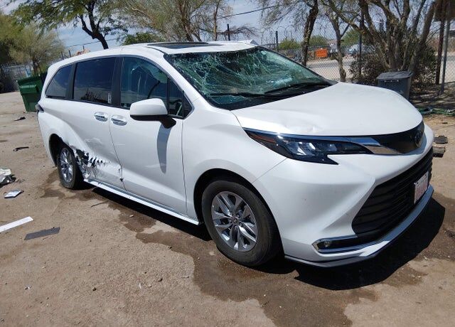 2024 TOYOTA Sienna