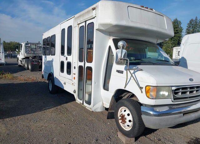 2002 FORD E-450