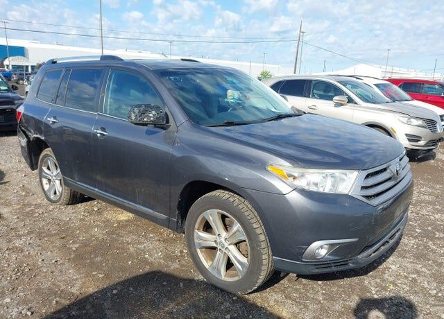 2013 TOYOTA Highlander