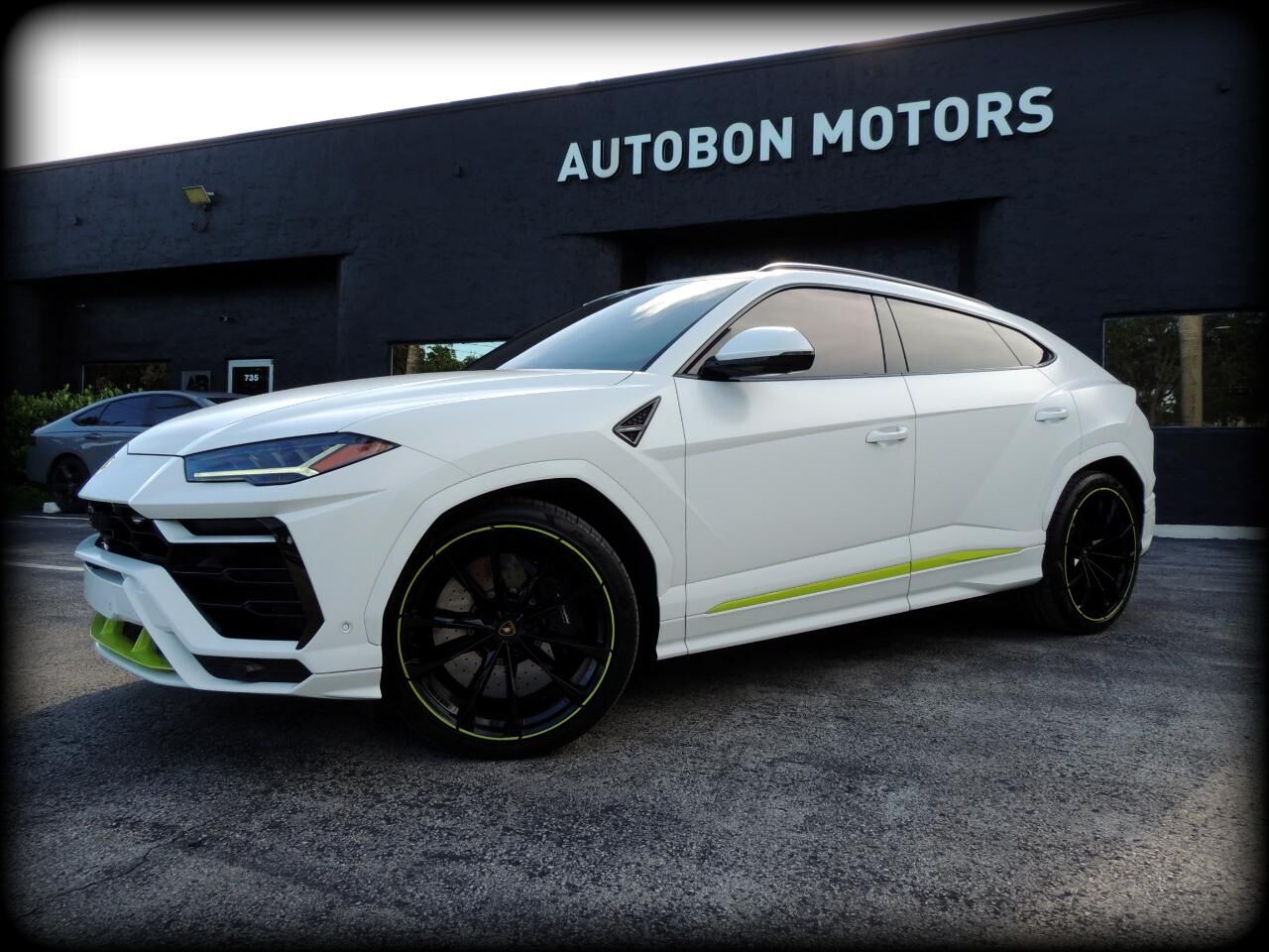 2022 LAMBORGHINI URUS