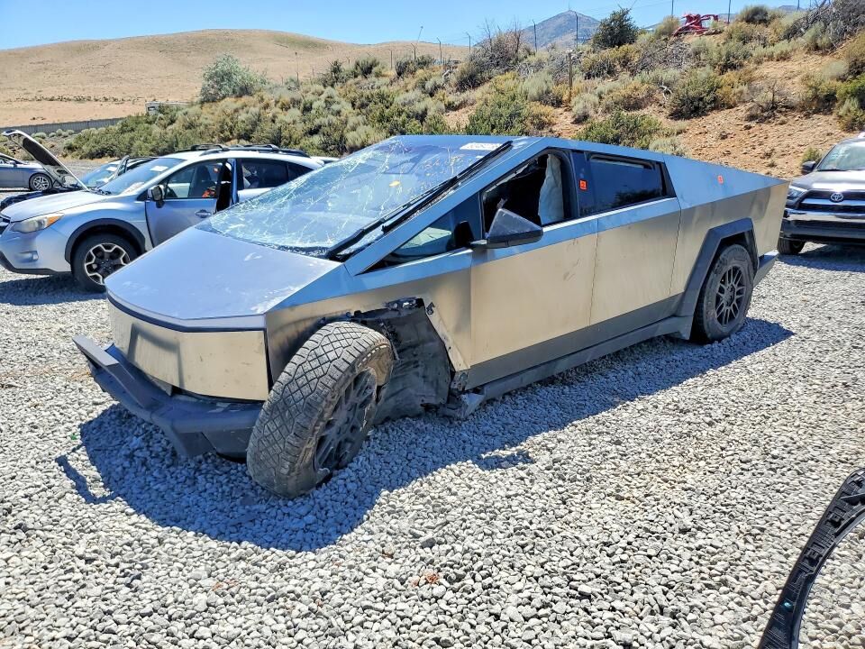 2025 TESLA Cybertruck