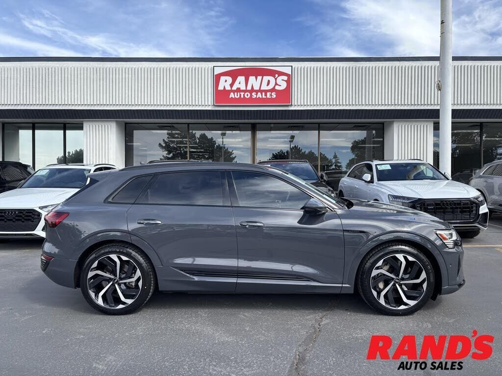 2024 AUDI Q8