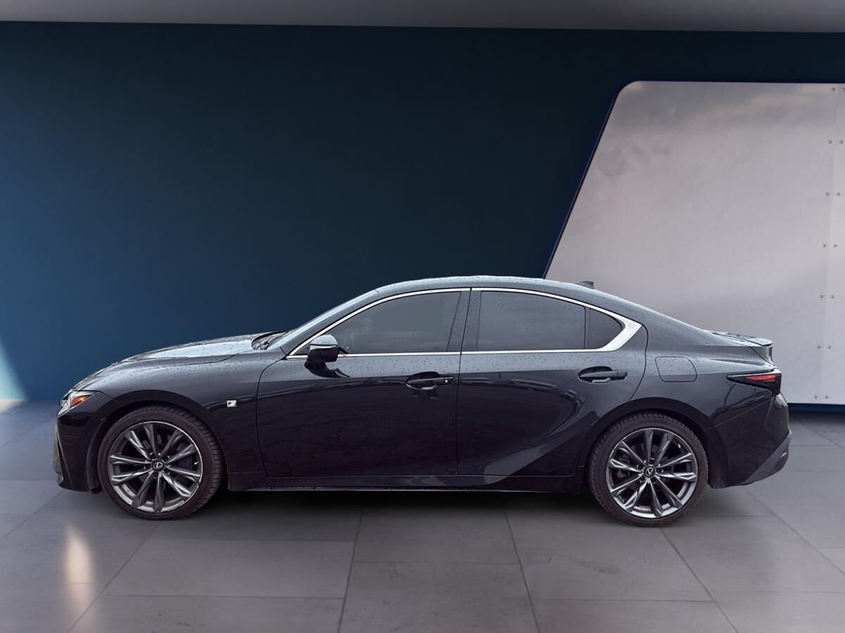 2022 Lexus IS