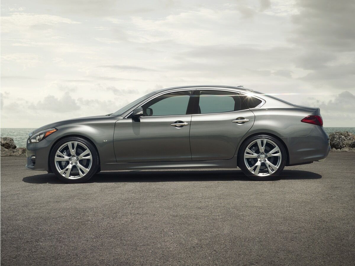 2017 INFINITI Q70