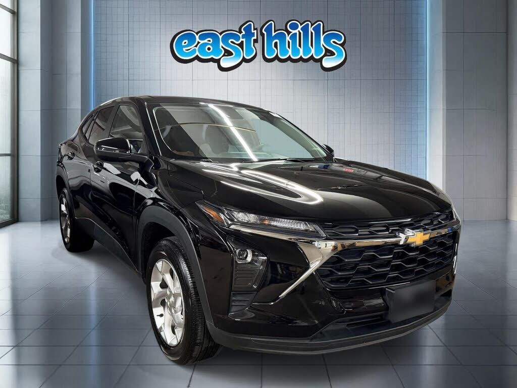 2025 CHEVROLET Trax