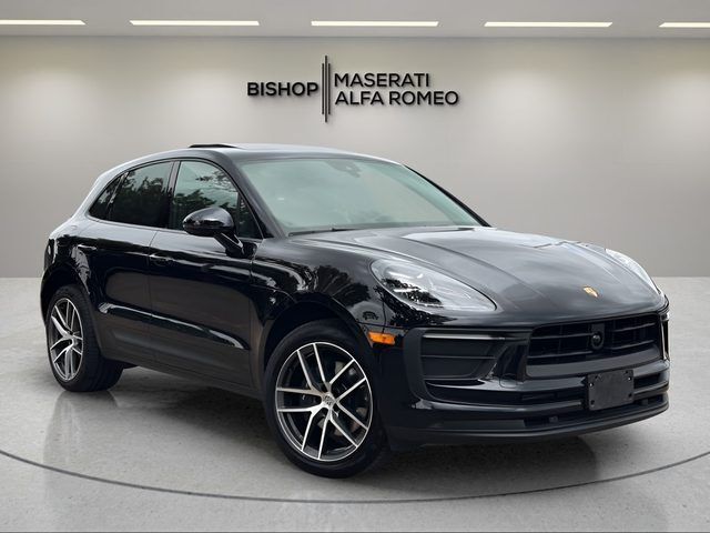 2025 PORSCHE Macan