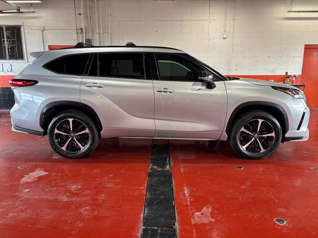 2021 TOYOTA Highlander