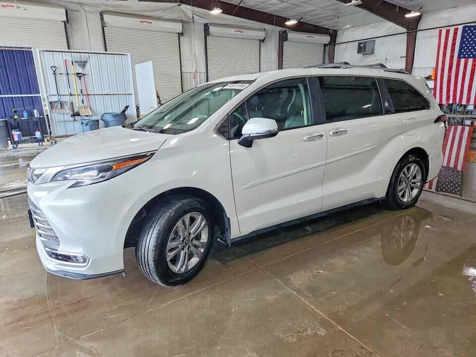 2024 TOYOTA Sienna