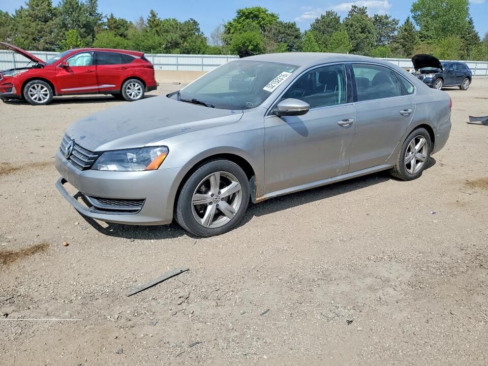2012 VOLKSWAGEN Passat