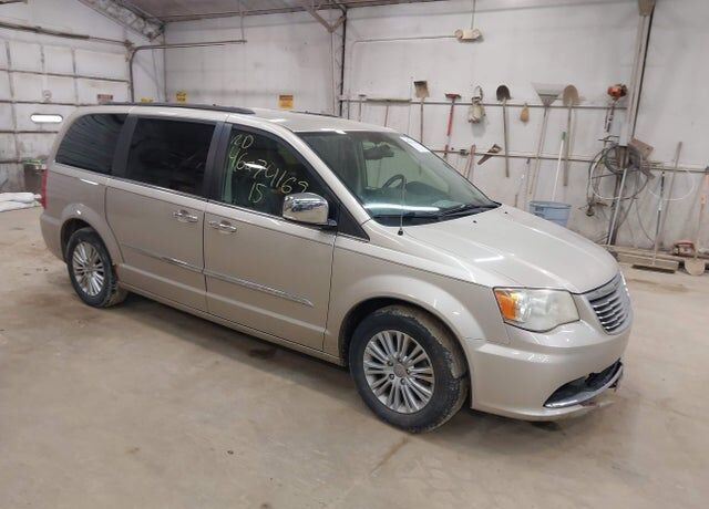 2015 CHRYSLER Town and Country