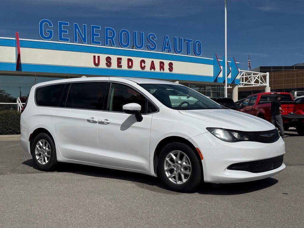 2022 CHRYSLER Voyager