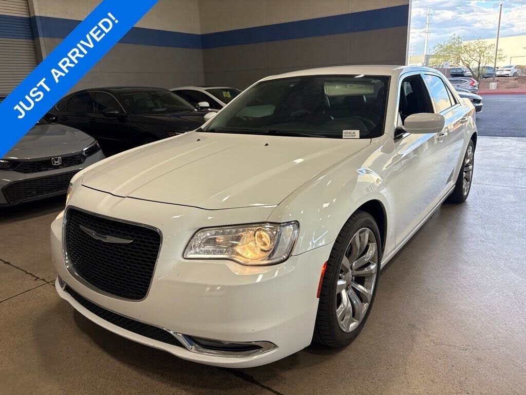 2017 CHRYSLER 300