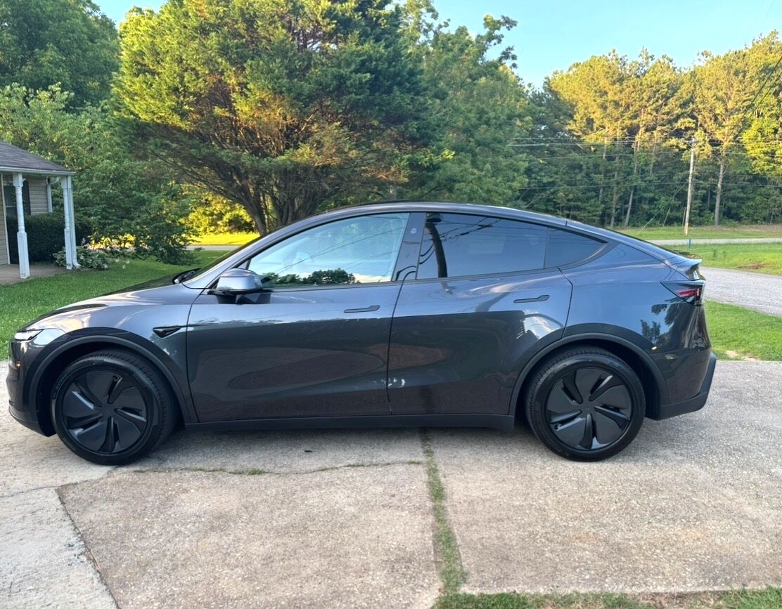 2026 TESLA Model Y