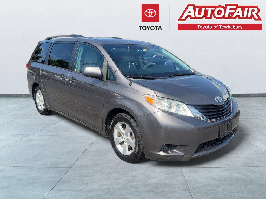 2011 TOYOTA Sienna
