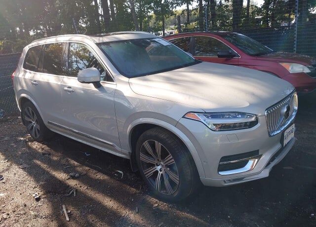 2022 VOLVO XC90