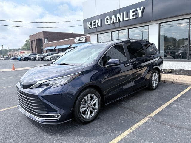 2022 TOYOTA Sienna