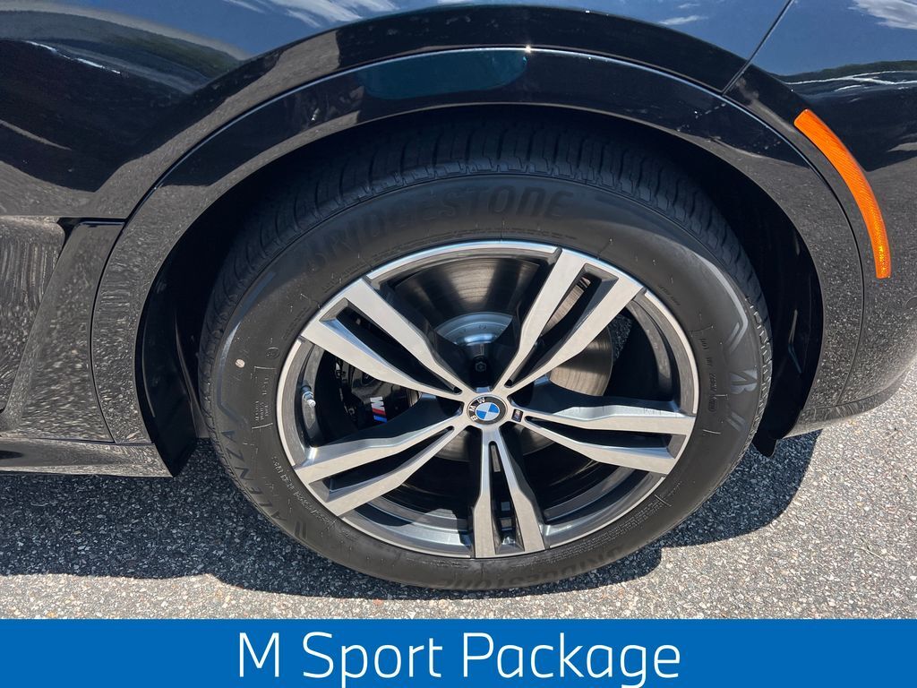 2027 BMW X7