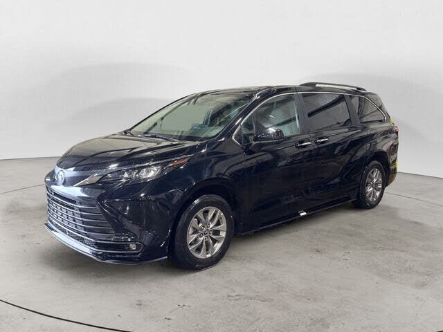 2025 TOYOTA Sienna