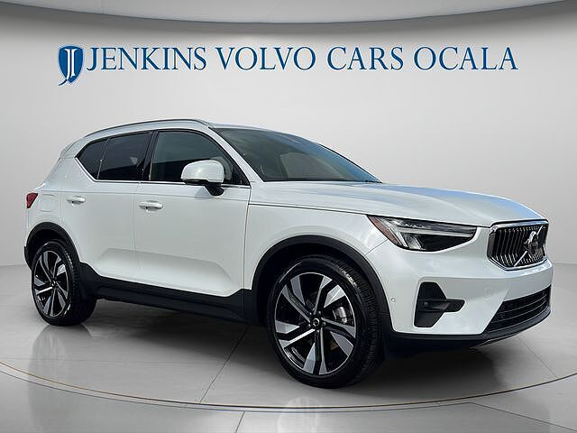 2023 VOLVO XC40