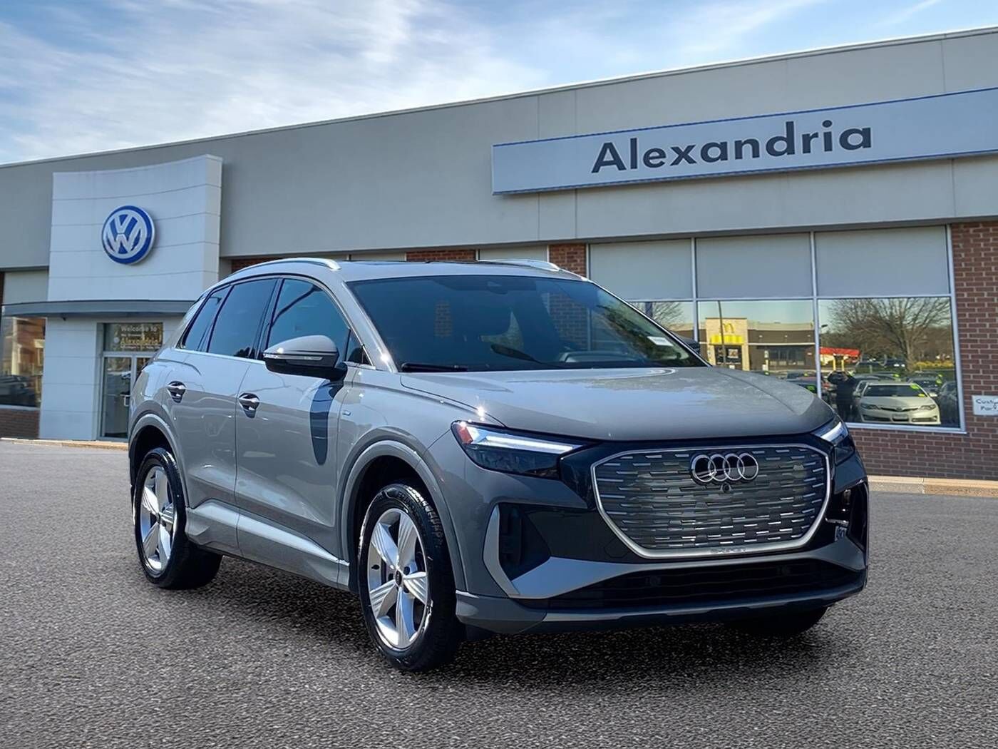 2023 AUDI Q4