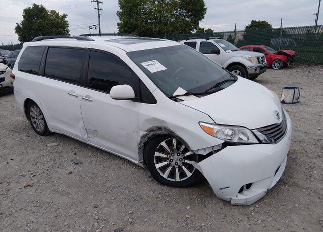 2014 TOYOTA Sienna