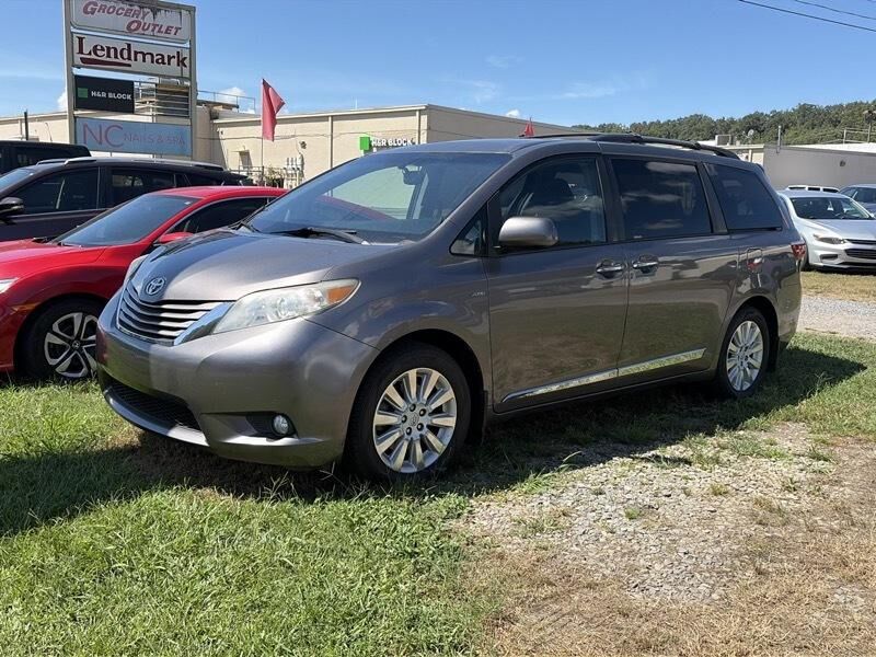 2016 TOYOTA Sienna