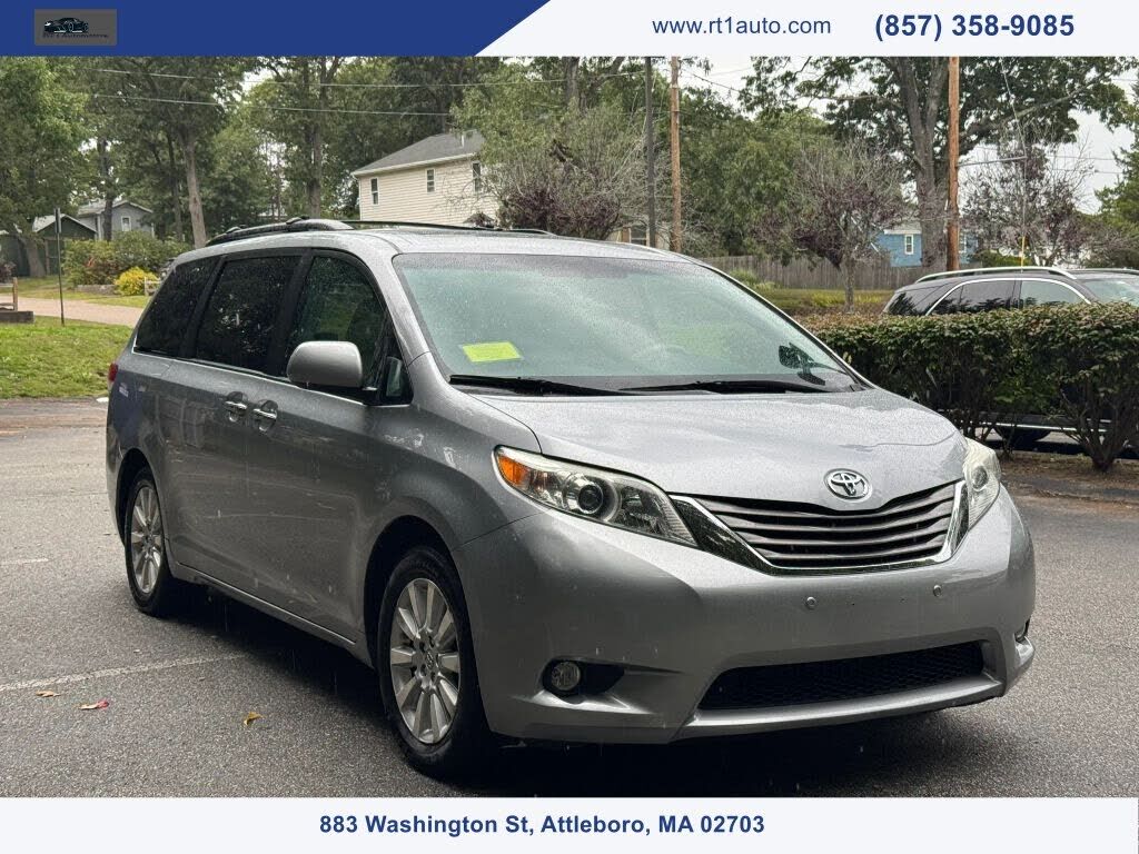 2011 TOYOTA Sienna