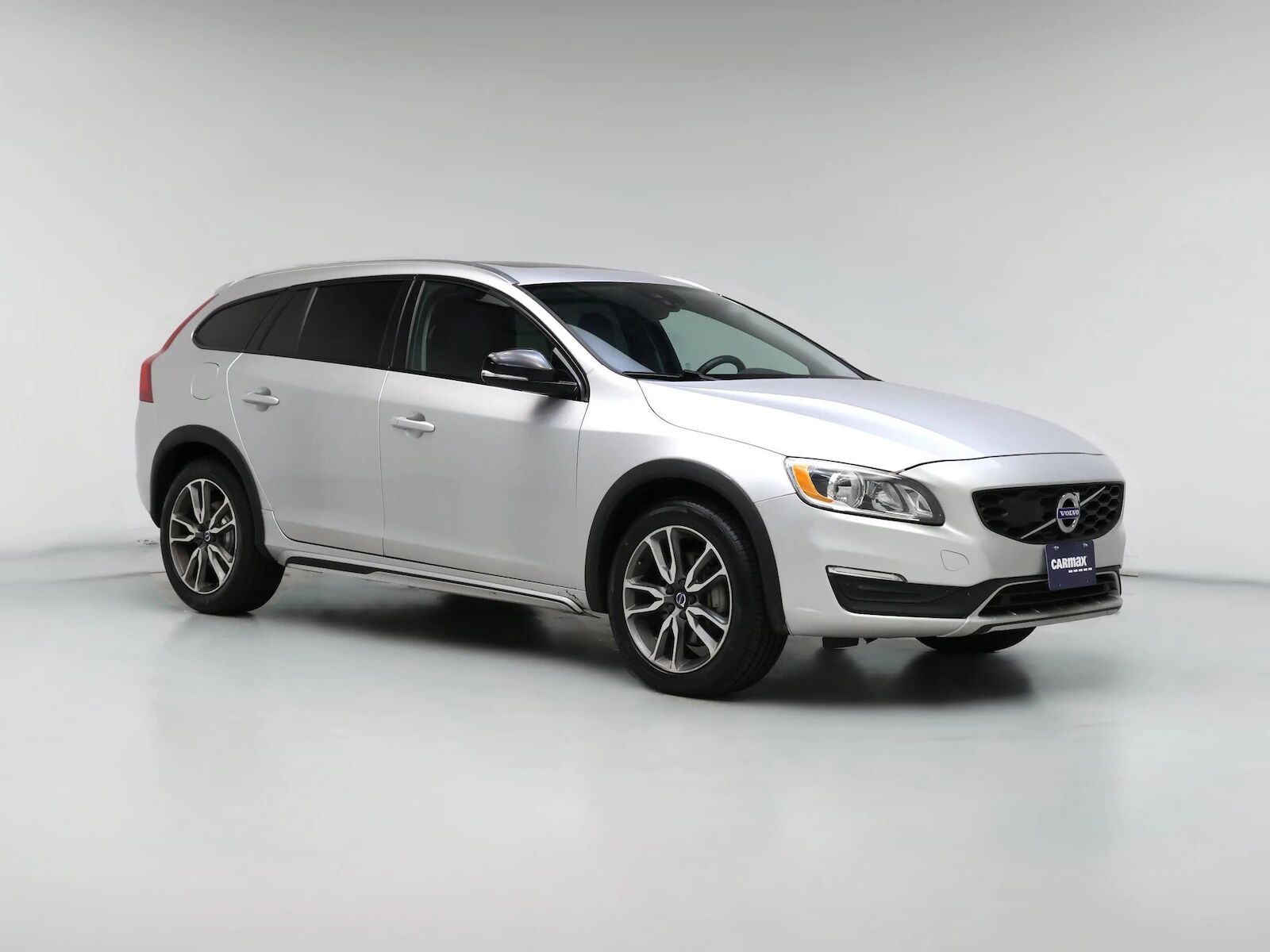 2018 VOLVO V60