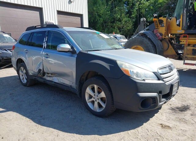 2013 SUBARU Outback