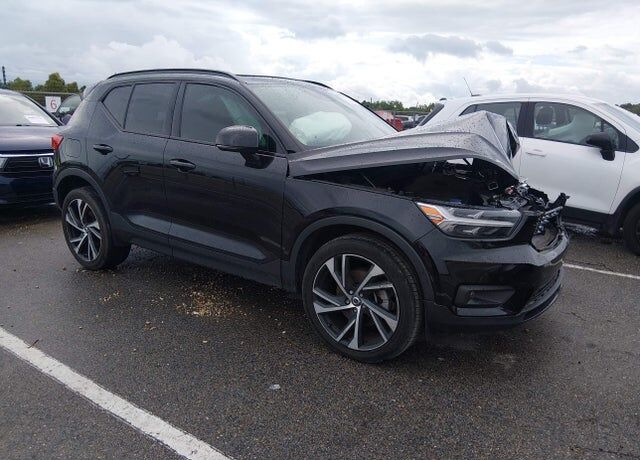 2020 VOLVO XC40