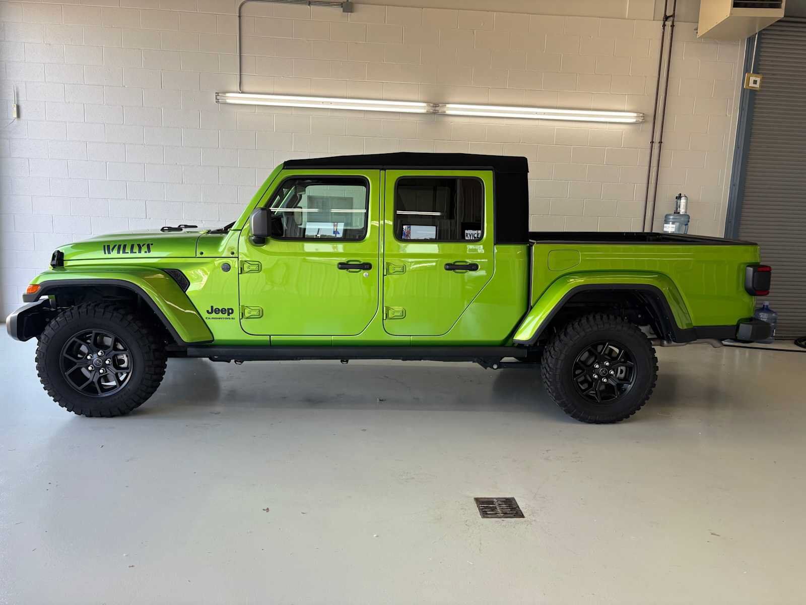 2025 JEEP Gladiator