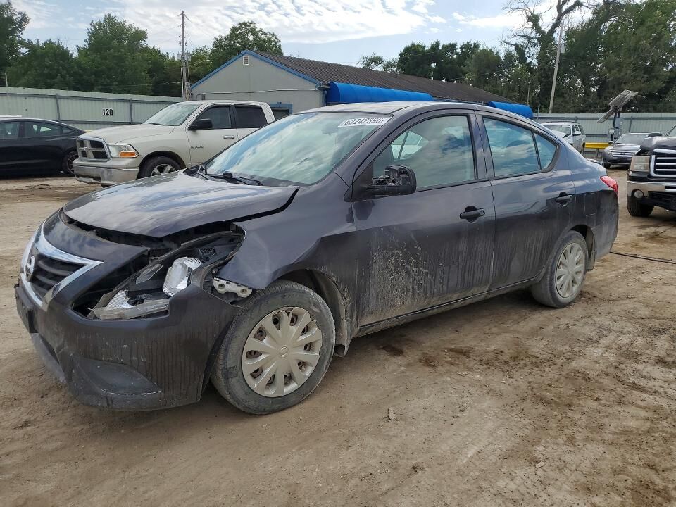 2015 NISSAN Versa