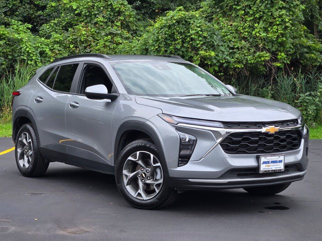 2025 CHEVROLET Trax