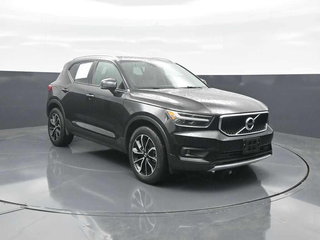 2021 VOLVO XC40