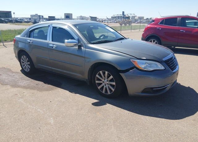 2013 CHRYSLER 200
