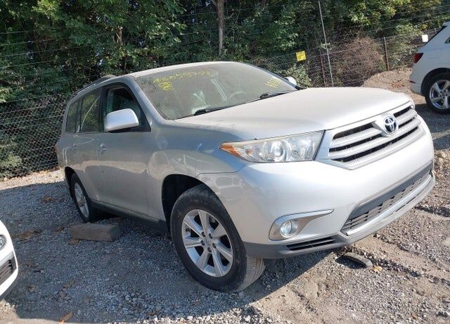 2011 TOYOTA Highlander