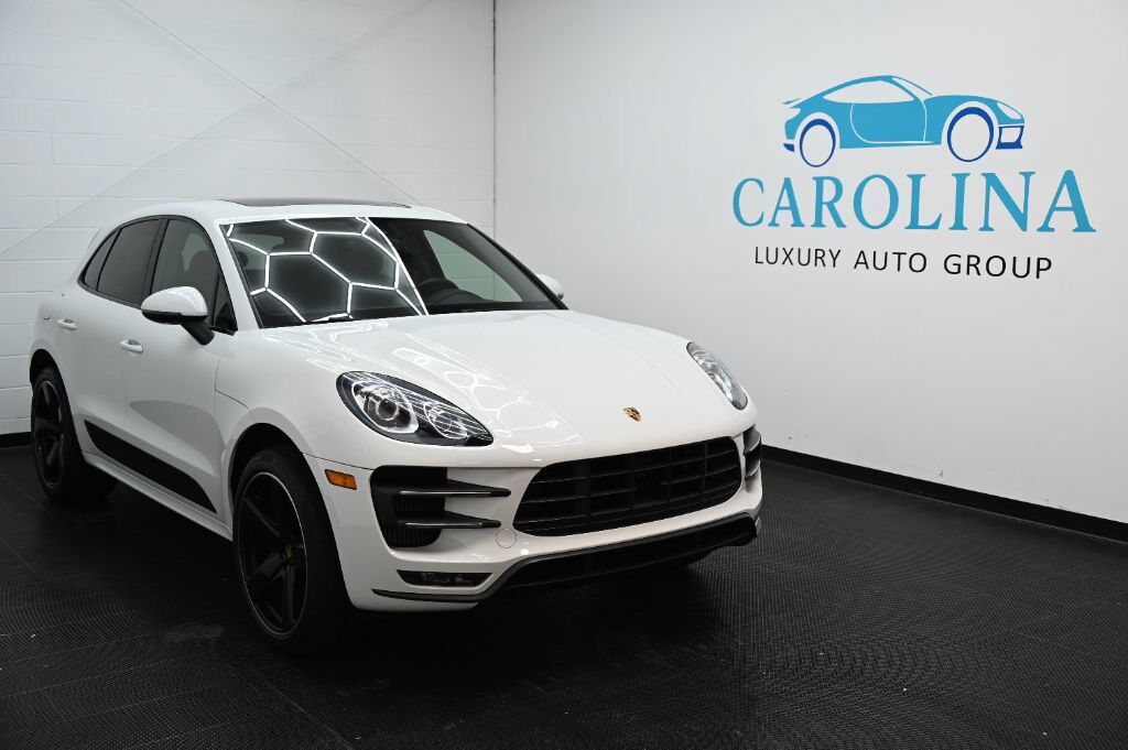 2016 PORSCHE Macan