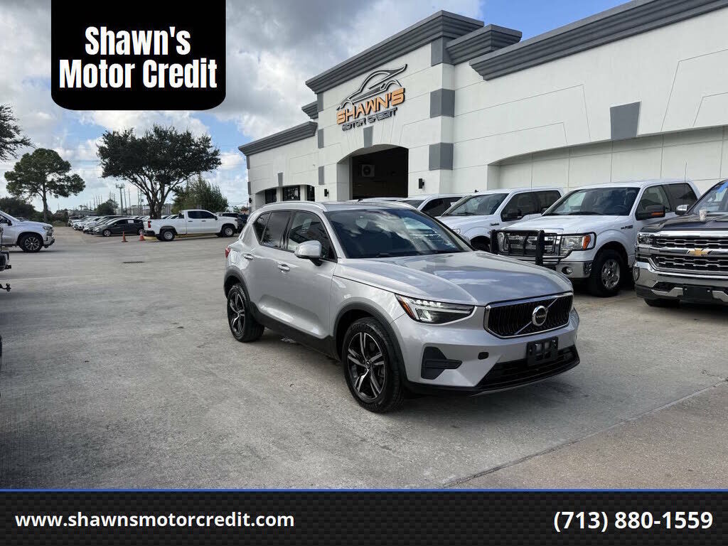 2023 VOLVO XC40