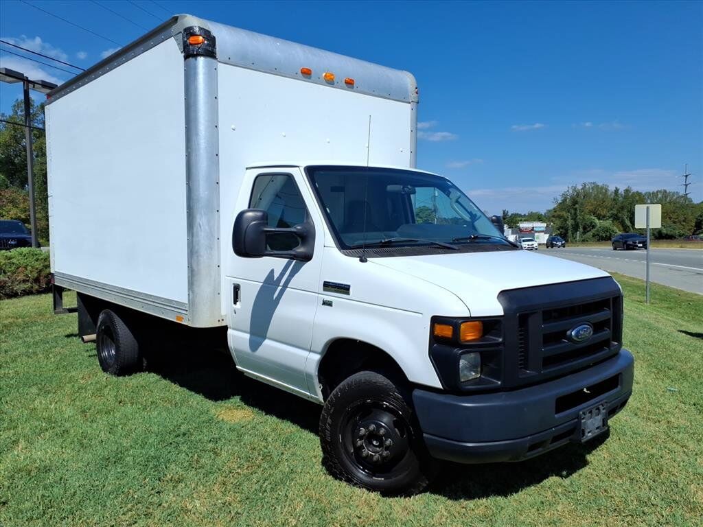 2012 FORD E-350
