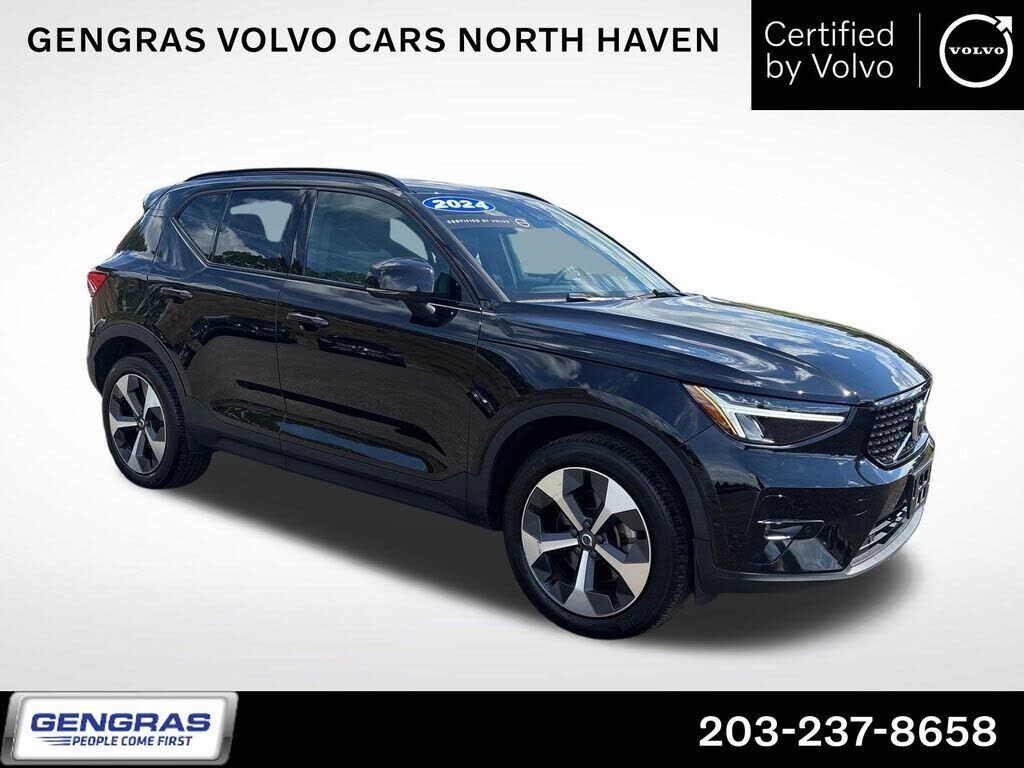 2024 VOLVO XC40
