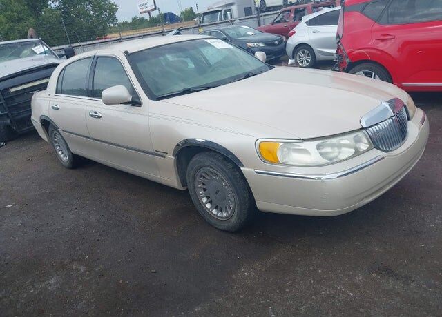2001 LINCOLN Town Car