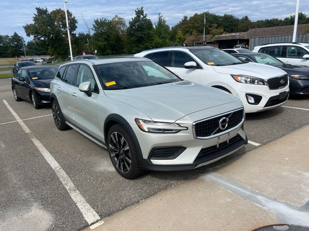 2020 VOLVO V60CC