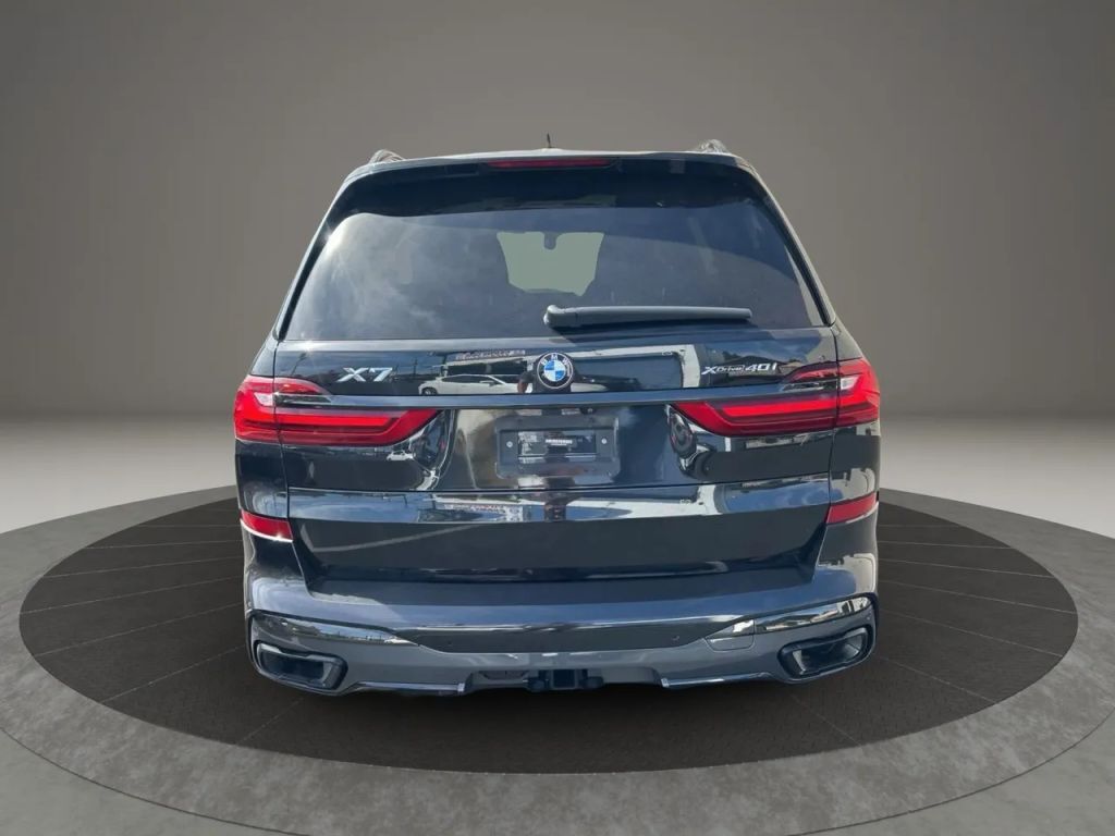 2021 BMW X7
