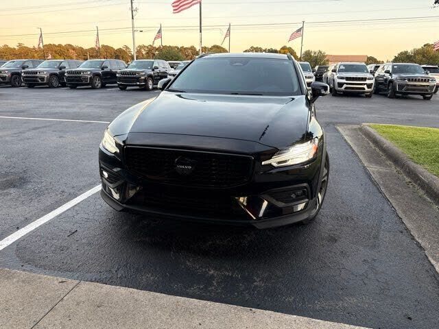 2023 VOLVO V60CC