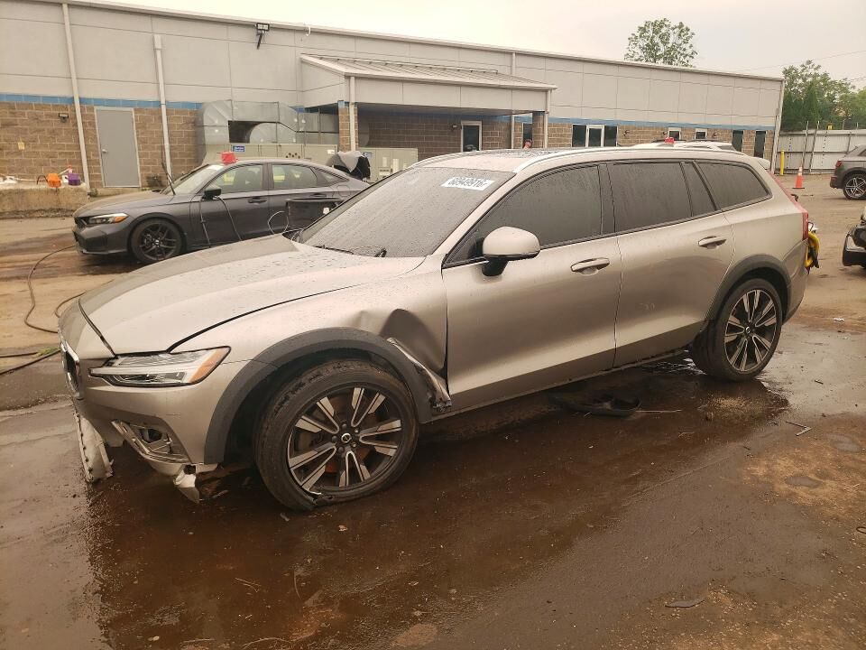 2020 VOLVO V60CC